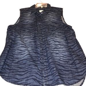 Chico’s large blue denim sleeveless animal print denim button down shirt